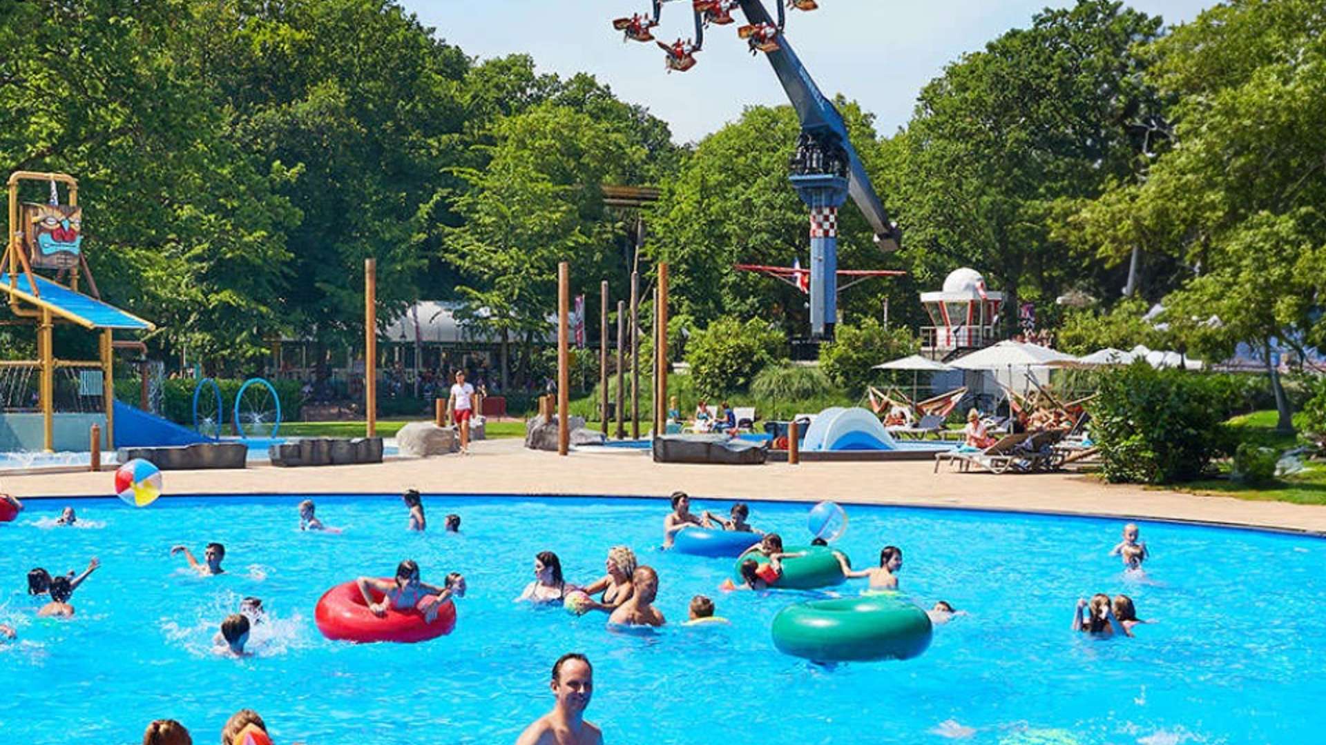 Outdoor pool and family slides - Outdoor Water Park Tiki Pool at Duinrell